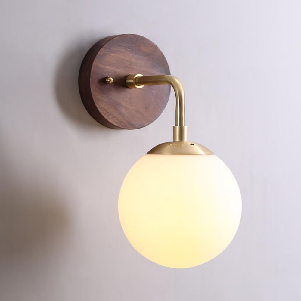 Applique Murale Globe en Verre en laiton et bois de noyer massif pour un éclat chic