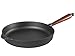 Produktbild Skeppshult Pfanne Holzgriff Bratpfanne/Servierpfanne/Grillpfanne/Wok Gusseisen + Prymo Mikrofasertuch Farbe Servierpfanne, Größe 20 cm
