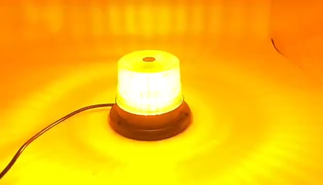 Amazon.co.jp: 回転灯 黄色 12V 24V LED 車用 シガーソケット 20W