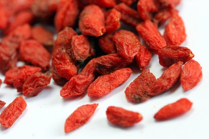 Organic Goji Berries - Bulk 5 lb Size - Raw & Sun Dried - Premium Quality - Perfect Berry For Snacks, Smoothies, Cereal, Yogurt, Baking, Salads, & Recipes - Non GMO, Vegan, & Gluten Free