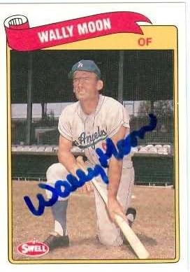 Wally Moon autographed Baseball Card (Los Angeles Dodgers) 1989 Swell #81 Baseball Greats