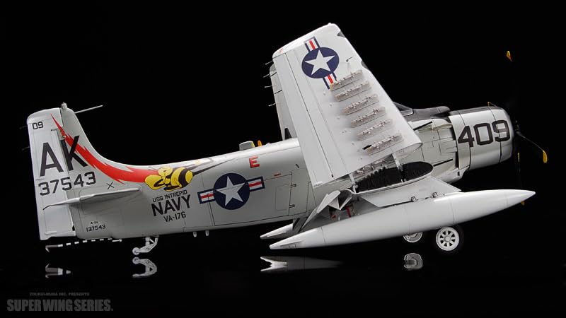 Amazon | SWS 1/32 A-1H スカイレイダー 海軍型 プラスチックモデル  