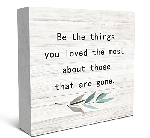 SRADMO Be the Things You Loved the Most About Those That are Gone Wood Box Sign Desk Decor, Rustic Bereavement Memorial Wooden Block Box Sign Decoration For Home Living Room Shelf Table Decor