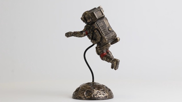 Estatua de Resina Astronauta Veronese Design 6.11 pulg miniatura 6