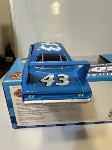 Plymouth Superbird 1/43 スケールモデル 43 Amazon.co.jp: 1999 Racing Champions Richard Petty #43 1970