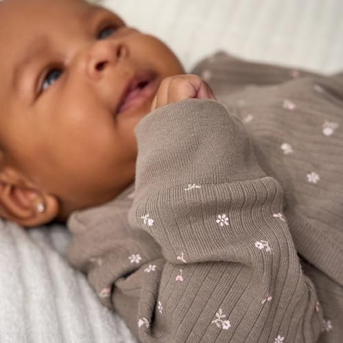 Image of Gerber Baby 9-piece Baby Gift Set for Newborn Boys & Girls - Premium Cotton Baby Essentials Layette Set