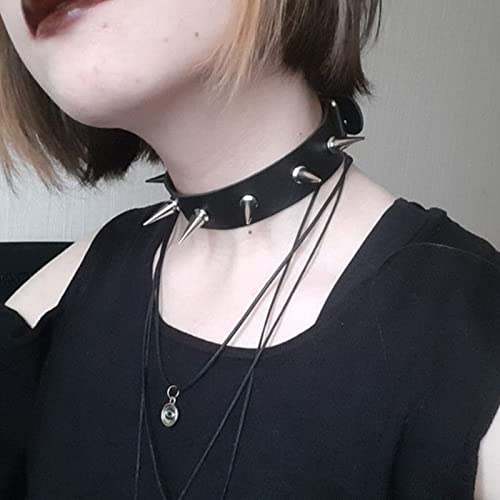 4 Stück PU Leder Choker Schwarze Herz Choker Nieten Halsband Verstellbarer Punk Gothic Choker Halskette Damen Mädchen Halloween Anime Party Kleidungs Zubehör