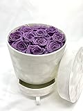 11 ROSAS ROSA PRESERVADAS con caja de regalo rosa y aterciopelada y con joyero incluido, ¡listas para regalar!. Medidas de la caja joyero regalo: 17.3cm x 17.5cm x 20cm. La cantidad de rosas depende del tamaño de la rosa para rellenar la caja.