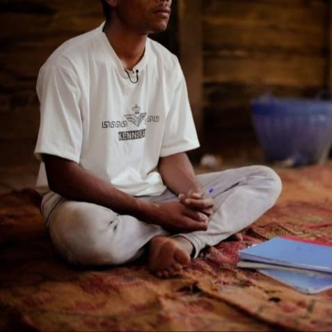 Aiemmin lukutaidoton Lid opettaa nyt lapsille Jumalasta Laosissa