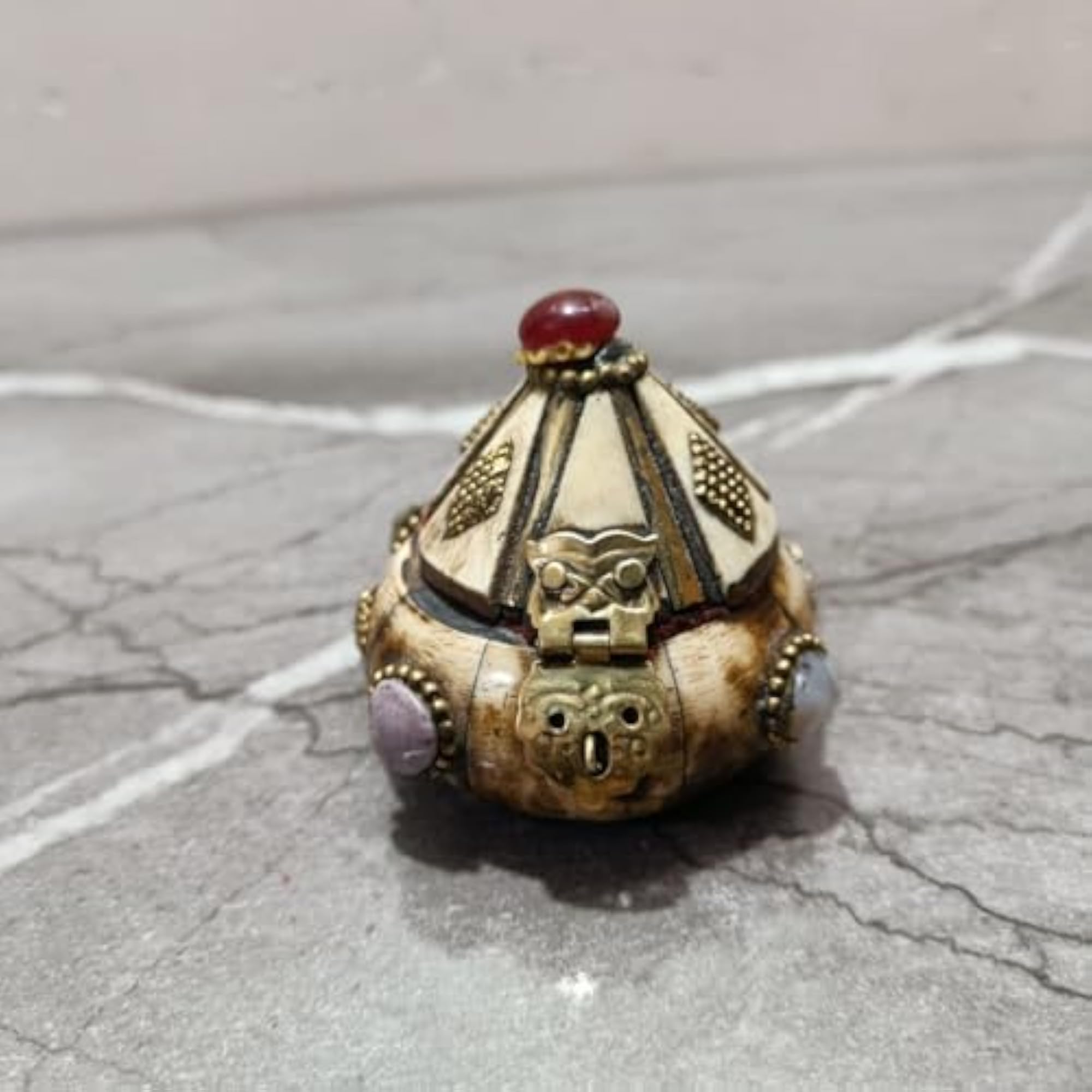 ROUND SHAPE BONE JEWELRY BOX, Handmade Camel Bone Trinket Box