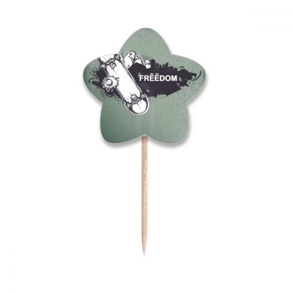 Picks cupcake motif monstre et skateboard pour un anniversaire ado réussi