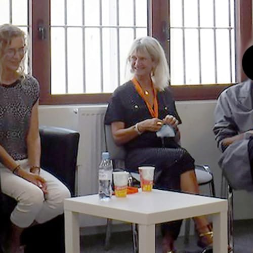 "Les Loyaut&eacute;s" Delphine de Vigan et les lecteurs de la prison de la sant&eacute;.