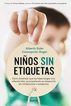 Paperback Niños sin etiquetas: Cómo fomentar que tus hijos tengan una infancia feliz sin limitaciones ni prejuicios [Spanish] Book