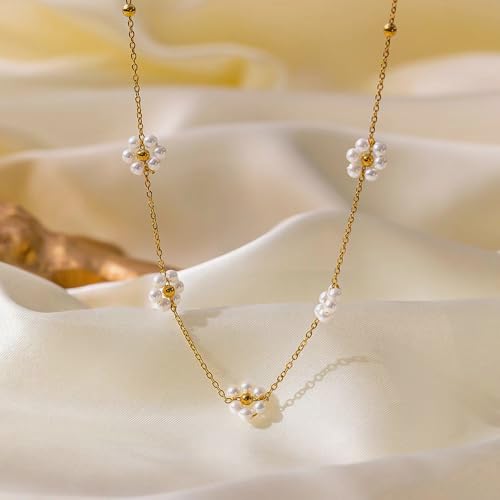 Daisy Pearl Necklaces for Women, Dainty Gold Necklace Gold Plated Cute Flower Necklace Handmade Simple Flower Choker Necklaces for Women Trendy Short Gold Necklace Jewelry for Women3