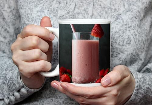 deyoli Motivetasse Cremiger Erdbeer-Smoothie, garniert mit frischen, roten Früchten 300ml, aus weißem Keramik/Kaffetasse/Geschenkidee