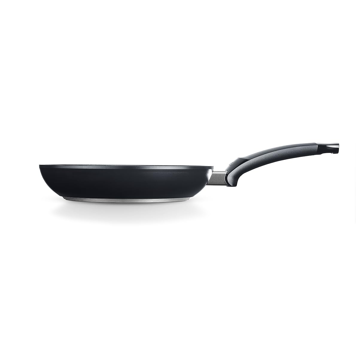 Fissler Ceratal Classic Pfanne (Ø 24 cm, Orbit Black) – Keramikpfanne hergestellt ohne PFAS/PTFE, antihaftend, Aluminium, ergonomischer Griff, induktionsgeeignet, Made in Germany
