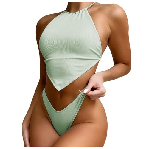 Traje de baño con abertura en el pecho que define la moda de playa con elegancia europea