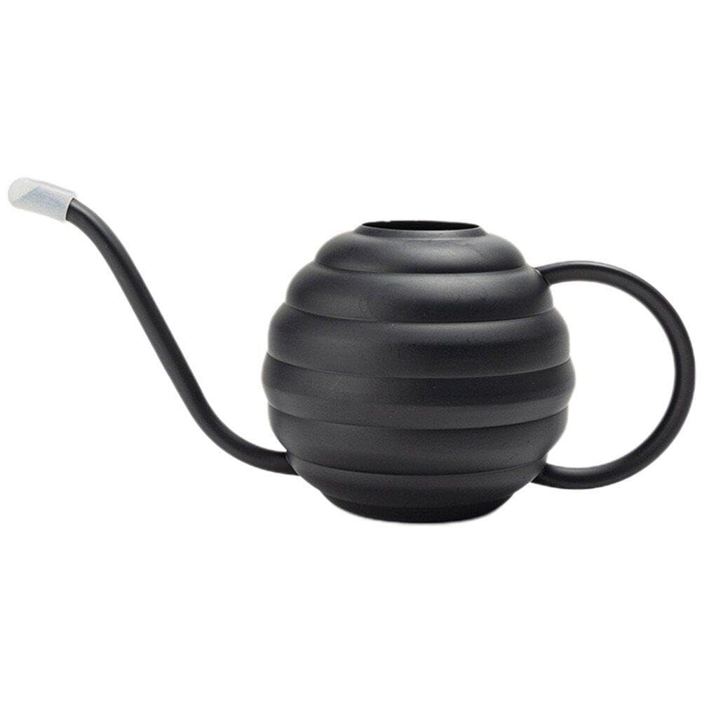 Arrosoir de jardin long bec pour éviter les éclaboussures