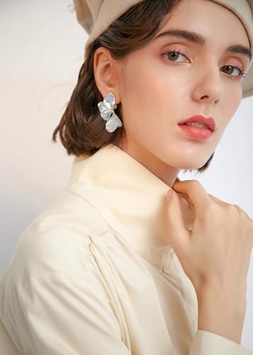 Image of WOWORAMA Chunky Clip On Earrings for Women Vintage Flower Statement Earrings Large Floral Clips Dangle Earring Trendy Non Pierced Jewelry Gold /Silver