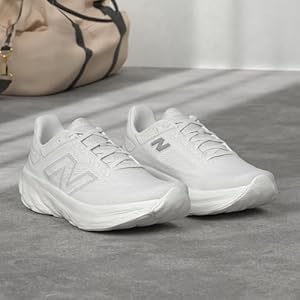 New Balance Fresh Foam スニーカー1080 定評のあるクッショニングはそのままに走行安定性が格段に向上した