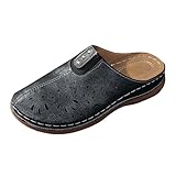 Ces mules sans contrainte incarnent l’ du confort décontracté avec une touche artisanale. Le dessus en cuir végan souple et sans produits d’origine animale présente des détails tressés élégants. La talonnette légèrement surélevée offre un soutien discret du sans effort d’enfilage. La large bretelle avant un maintien suffisant tout en permettant un port facile et rapide. Le design et les finitions soignées en font un basique raffiné.