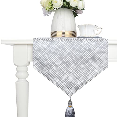Chemin de table bohème gris pour décoration de table de mariage et repas de fête en extérieur