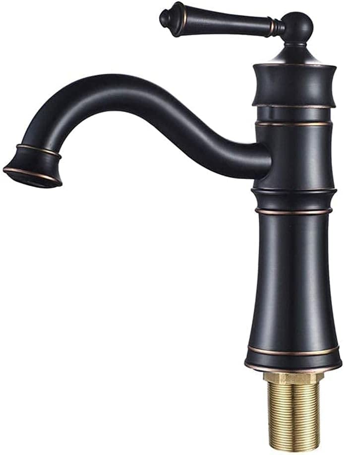 Robinet de cuisine design en acier brossé pour simplifier la vaisselle