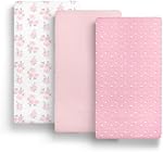 The Peanutshell 3-Pack Feuilles de papier peint ajustées - Doucement & Bébé fille respirante Mini Feuilles de crèche, Matelas de jeu Pack N, Convient aux matelas de jeu Playard standard - Roses roses & Mélangée