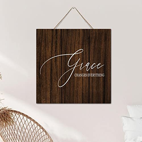 Décoration d'intérieur salon avec la plaque vintage Grace Changes Everything en bois