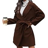 Style tendance : Ce manteau en mélange de polyester offre une silhouette élancée et épurée qui s’accorde facilement avec jeans, robes, pulls ou bottes. Sa structure élégante en fait une pièce remarquable parmi les trenchs chauds pour femmes, tandis que sa coupe longue et cintrée renforce son attrait comme l’un des manteaux longs les plus tendance de la saison.