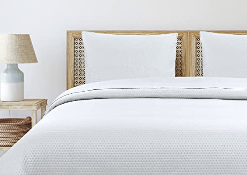 Autrefois Dessus de lit ô Blanc - Couvre lit matelassé Doux et léger - Boutis uni 240x260 cm - 2 Places avec Deux taies 65x65cm- Motifs Ronds - Couverture...