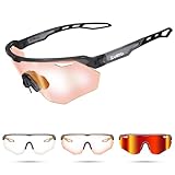 【Multifonction & Style Moderne】Que ce soit pour le vélo, la course à pied, la pêche, le ski, la randonnée ou d'autres aventures en plein air, ces lunettes photochromiques sont votre partenaire fiable. Leur design moderne allie fonctionnalité et style.Contenu de l'emballage : 1 paire de lunettes de cyclisme, 1 étui rigide, 1 chiffon de nettoyage, 1 pochette de transport