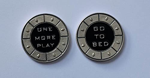 Versilberte schwarze Spielermünze. Entscheidungsmünze One more play or Go to bed? Entscheidungsstart. Geschenkidee für leidenschaftliche PC, Computer, Video games, Videospiele, Nerd-Gamer