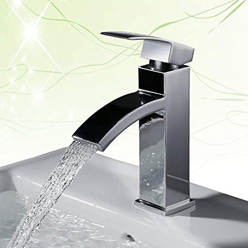 Robinet chromé de salle de bains au design épuré pour vasque moderne