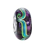 Murano Glas Bead im feinen Liniendesign, versehen mit Hülse aus 925 Sterling Silber und Glitzerfolie. Lieferung inkl. Materia Satin Schmuckbeutel.