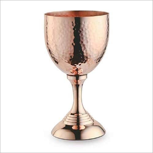 Verre à vin martelé en cuivre Goldman pour garder vos boissons fraîches en soirée