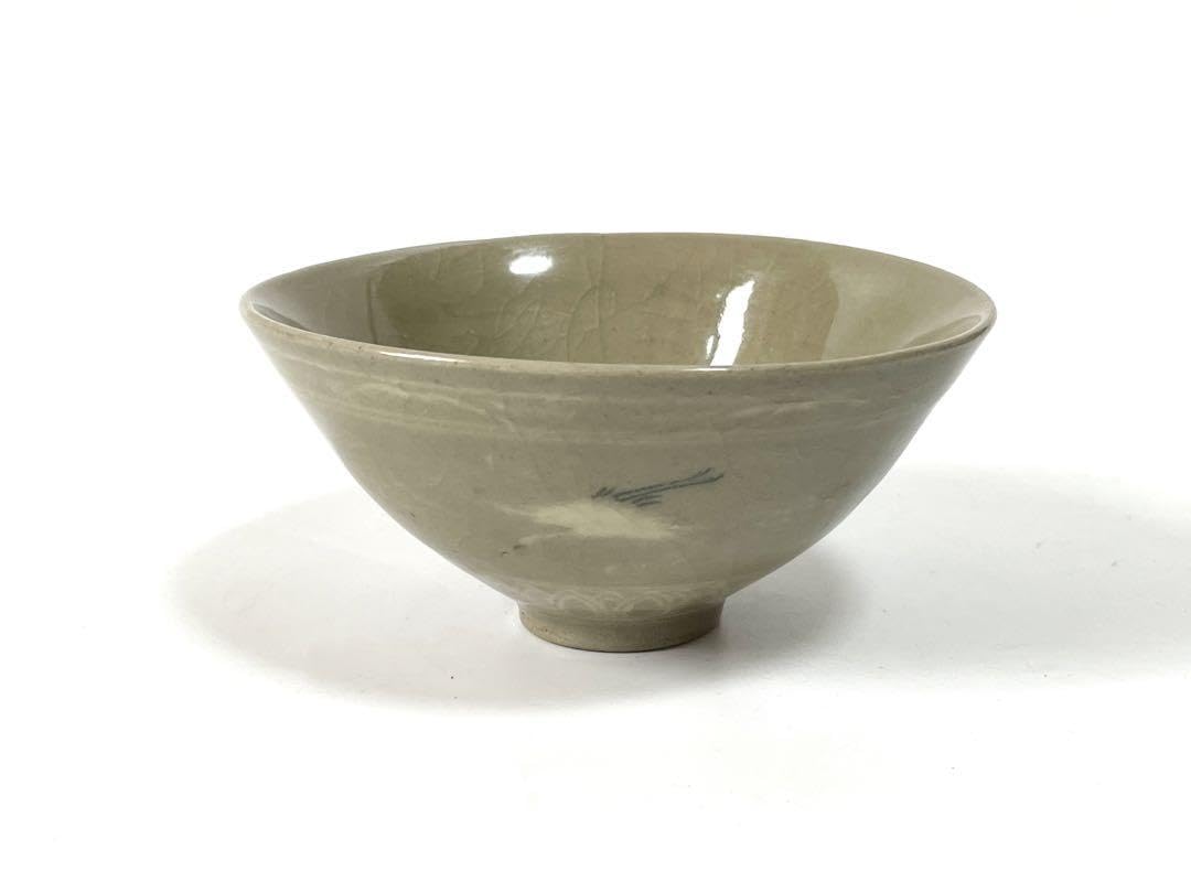 骨董　高麗青磁　白黒象嵌雲鶴図　茶碗　抹茶碗　青磁　李朝　朝鮮 Amazon.co.jp: 高麗青磁 白黒象嵌雲鶴図 茶碗 抹茶碗 青磁 李朝
