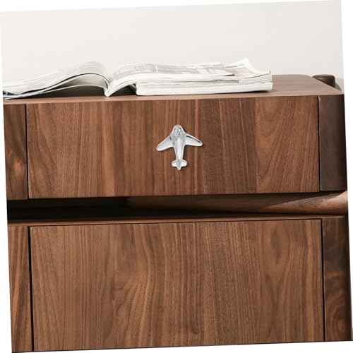 Tiradores de cajón con forma de avión que transforman y decoran muebles infantiles 6