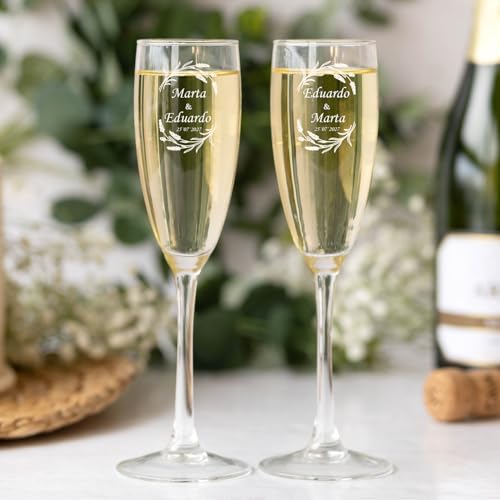 Coupes de champagne avec gravure de noms le cadeau idéal