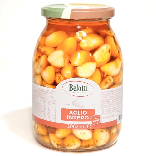 Ricetta Tradizionale Artigianale: Aglio intero lavorato dal fresco secondo la ricetta di famiglia Belotti, tramandata da generazioni, per un sapore autentico come fatto in casa. Gusto Unico: L’aglio viene arricchito con spezie per un tocco più deciso, perfetto per chi ama i sapori intensi e originali. Qualità Garantita: Solo materie prime di prima scelta, selezionate e lavorate a mano, con controllo industriale per la massima sicurezza alimentare. Sostenibilità e Freschezza: Prodotto in Italia con attenzione all’ambiente e confezionato per mantenere freschezza e qualità, proprio come le conserve della nonna.
