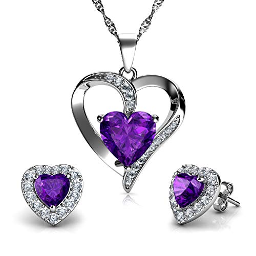 La paire de boucles d'oreilles pour noces d'argent