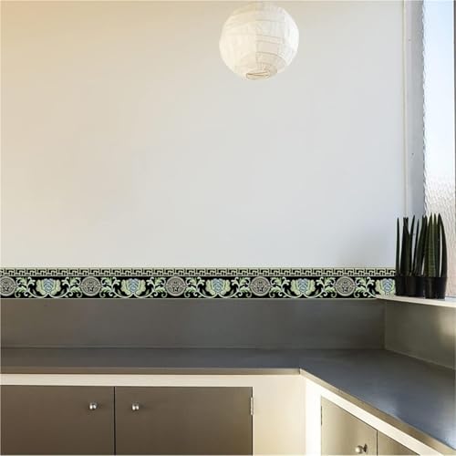 Cenefa autoadhesiva que elimina humedades visuales en rodapié de cocina 5