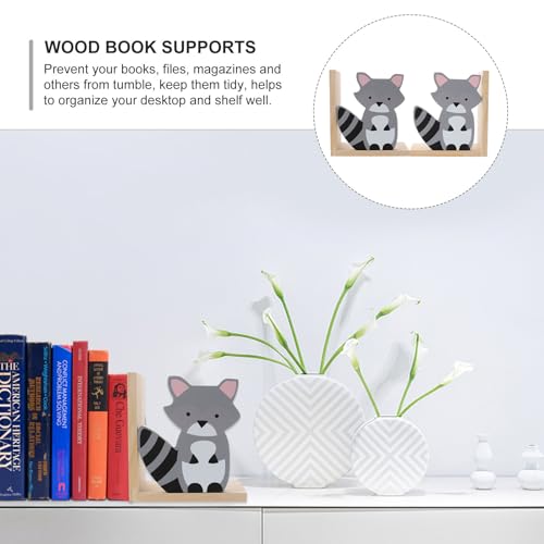 Sujetalibros de mapache para decorar un estudio ordenado 8