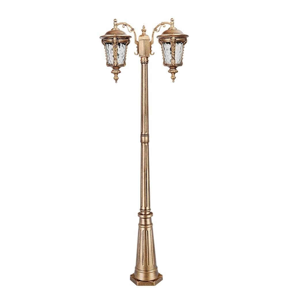Farol de jardín europeo para iluminar tus caminos exteriores con un toque tradicional victoria