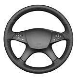 Durable et antidérapant : la housse de volant fabriquée en matériau durable avec une finition soignée, les coutures renforcées et le cuir résistant à l'usure offrent une longue durée de vie et la surface antidérapante offre une meilleure prise en main avec un bon contrôle. Augmentez la valeur de votre véhicule. S'adapte parfaitement à votre volant, ajustement précis comme le fabricant d'origine et n'ajoute pas de volume excessif au volant.