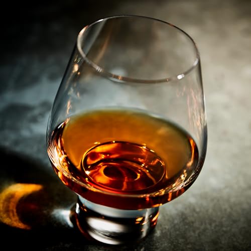 BISQUIT V.S.O.P., Brandy - Cognac Very Superior Old Pale aus dem Hause Bisquit & Dubouché - 4 Jahre in französischen Eichenfässern gelagert - 1 x 0,7 l