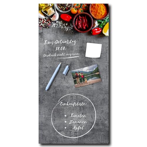 Memoboard Grey Spices L 30 x 60 cm | Magnettafel aus Glas zum beschriften hochkant | Optimal geeignet für Küche und Esszimmer als funktionaler Eyecatcher | Gewürze Paprika Öl Kräuter grau bunt
