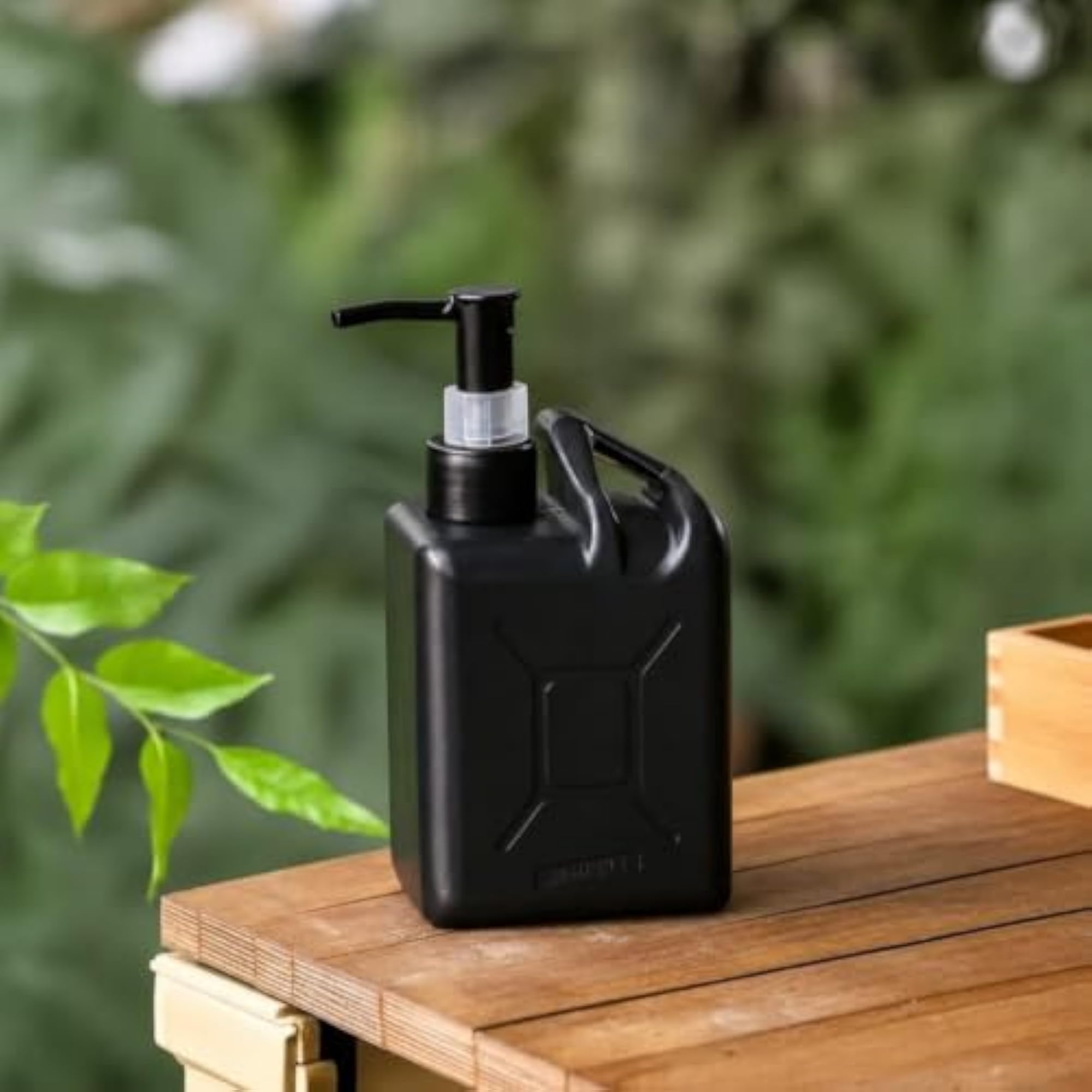 Lightweight Dispenser Bottle with Pump, Green
