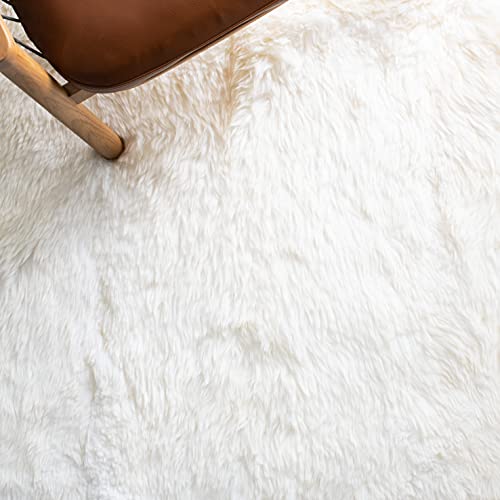 Safavieh Sheep Skin Collection 2' X 4' Natural / White Shs211A Handmade Rustic Glam Genuine Pelt 3.4-Inch Extra Thick Accent Rug #TOP6
