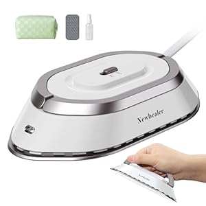 Newbealer Mini Reisebügeleisen mit Universalspannung 100-240V, Kompaktes Bügeleisen für Kleidung (kein Dampf), Keramikfläche, 150 °C Heißpress mit Sprühflasche, Beutel und Silikonständer, Silber